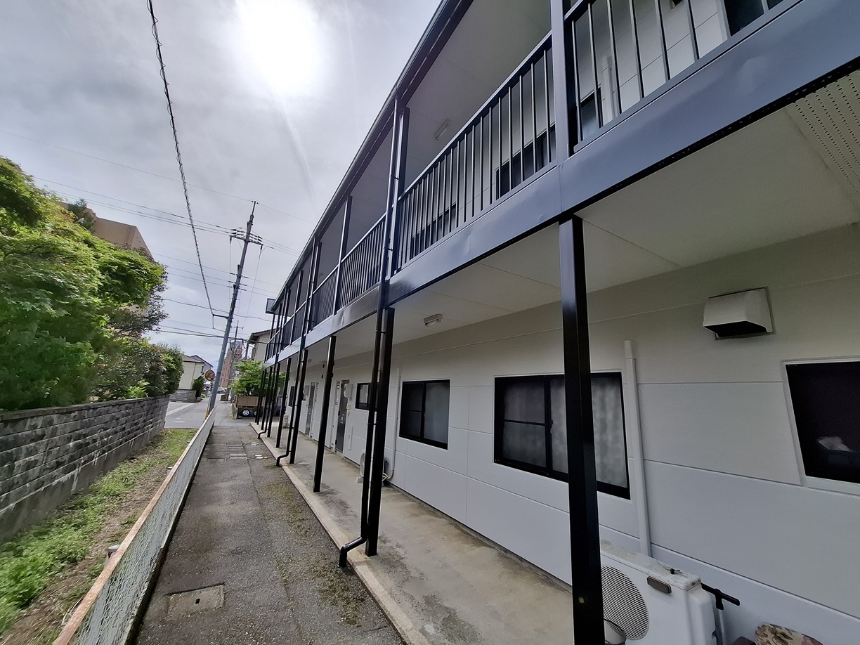 手書きでロゴを塗装