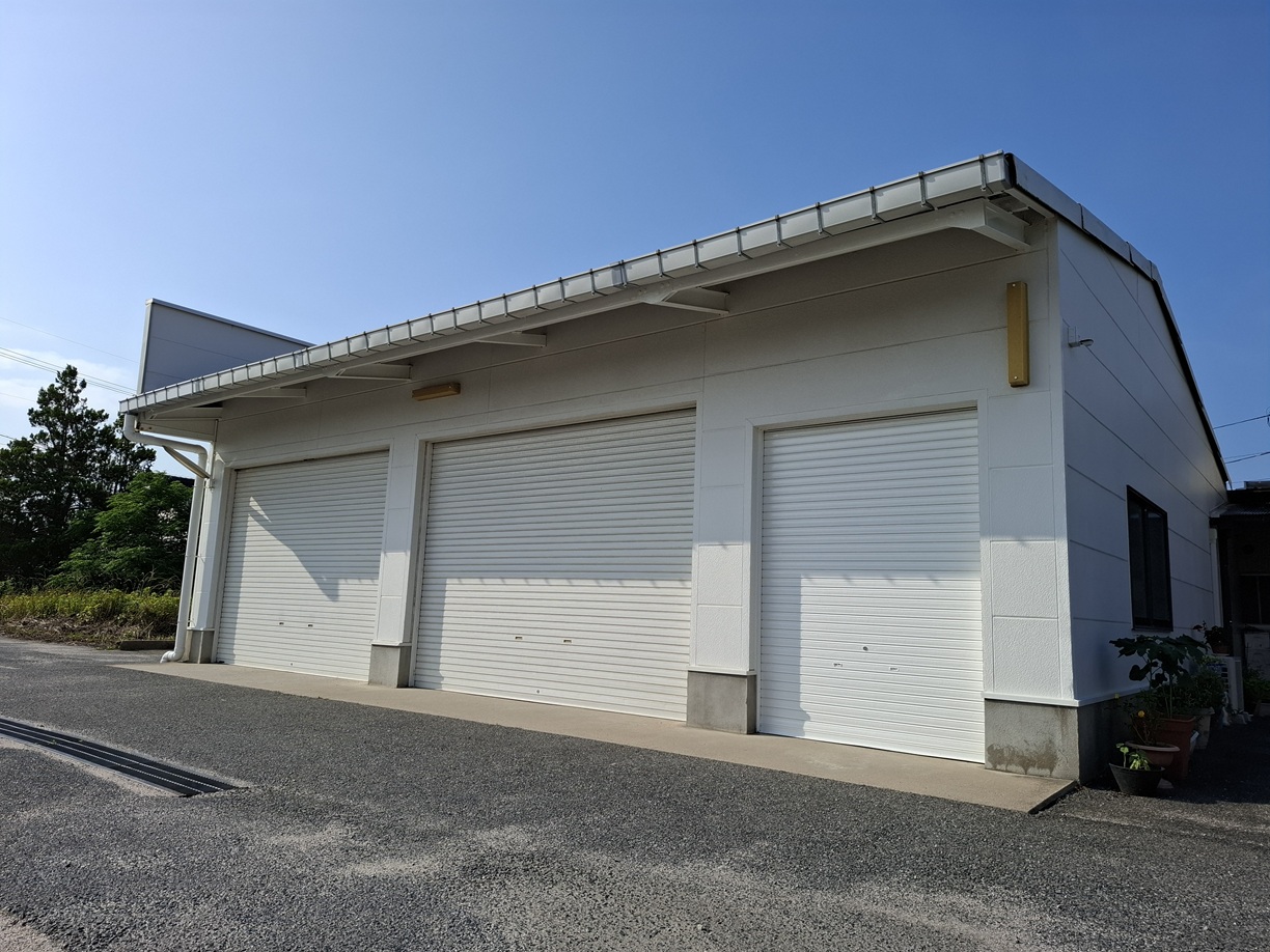 米子市内の一軒家のガレージのメンテナンス塗装事例を紹介｜西伯郡南部町の外壁塗装なら有限会社光洋工業